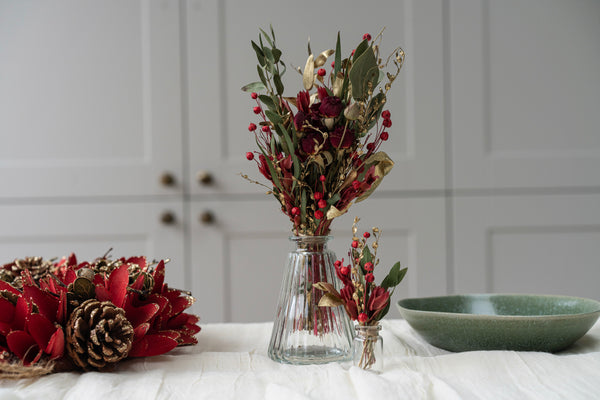 How to use dried flowers as Christmas decorations