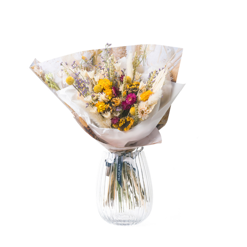 A yellow spring-inspired dried flower bouquet